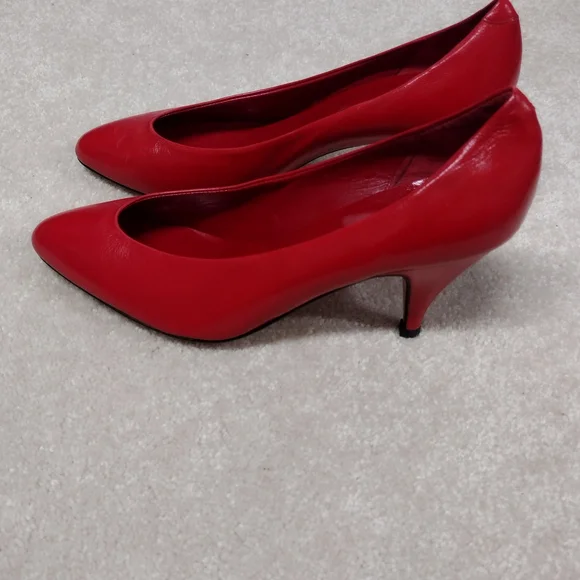 Nickels Women's Red Pumps - Picture 2 of 9
